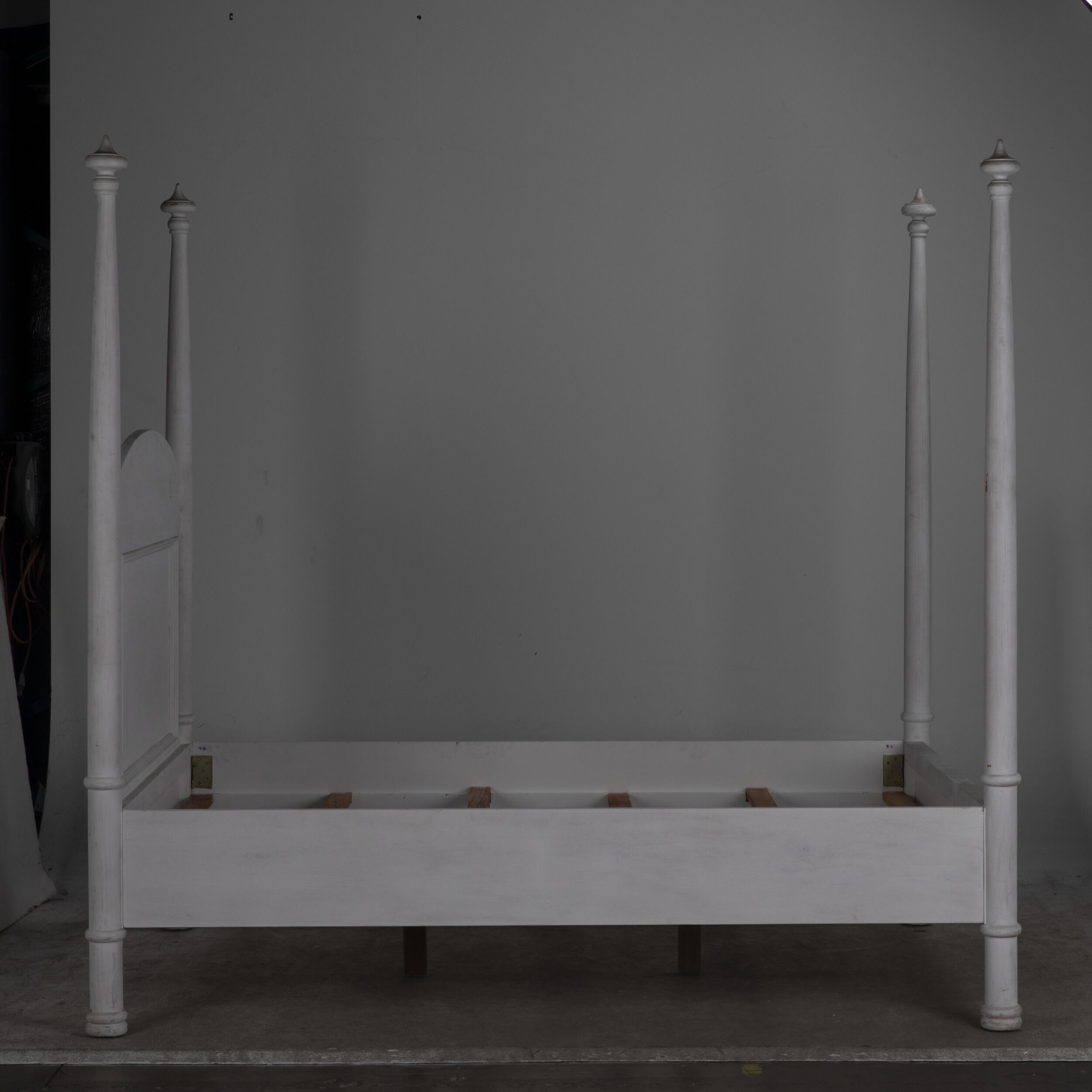 Bachelor White Wash Bed, Queen