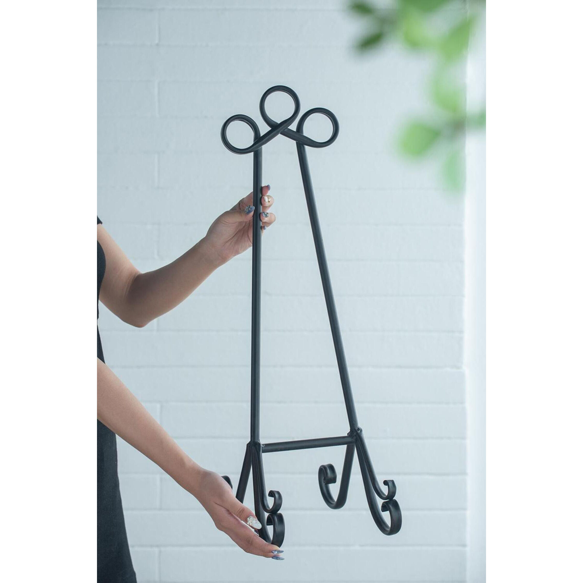 Anita Dark Bronze Plate Holder