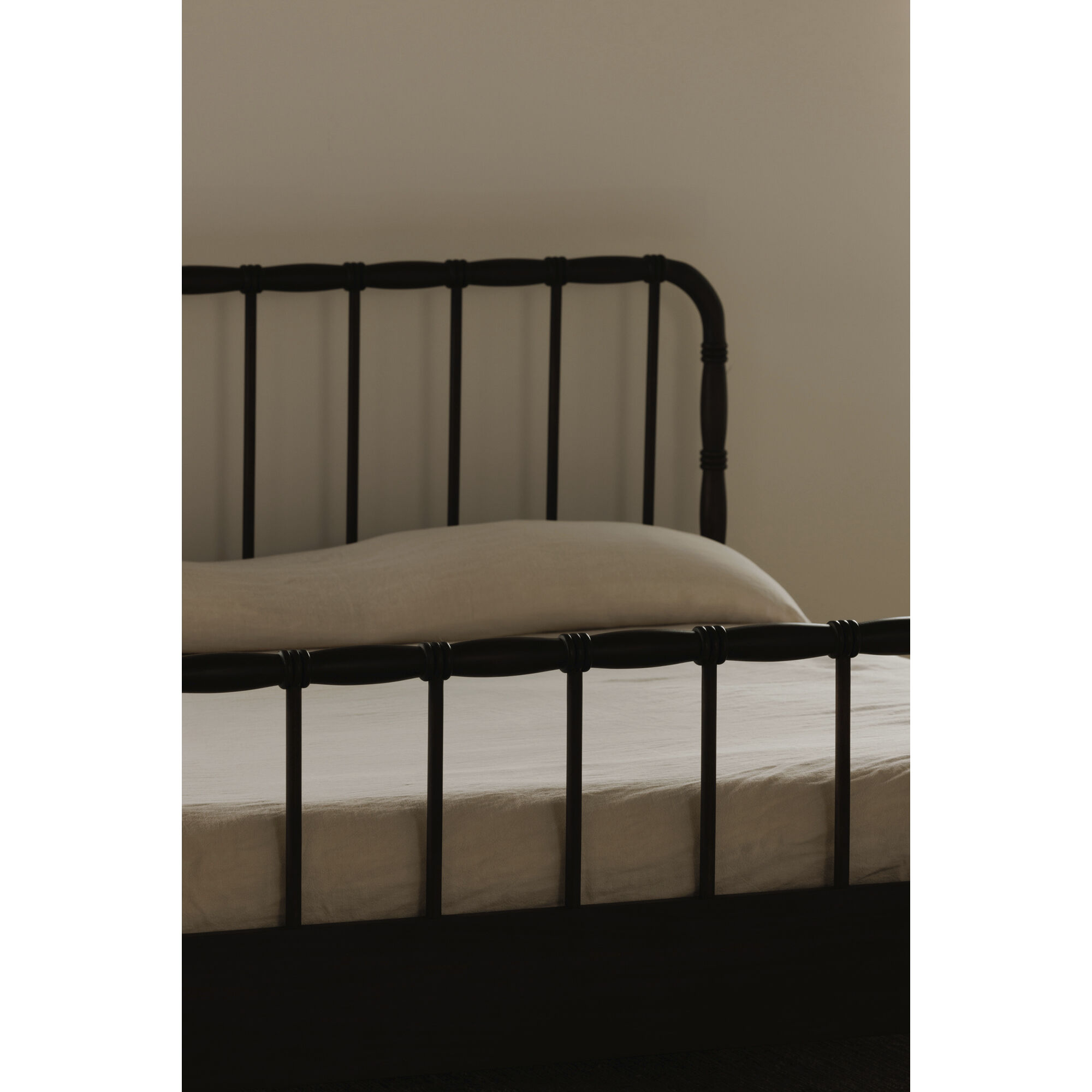 Vivian Brown Bed, Queen
