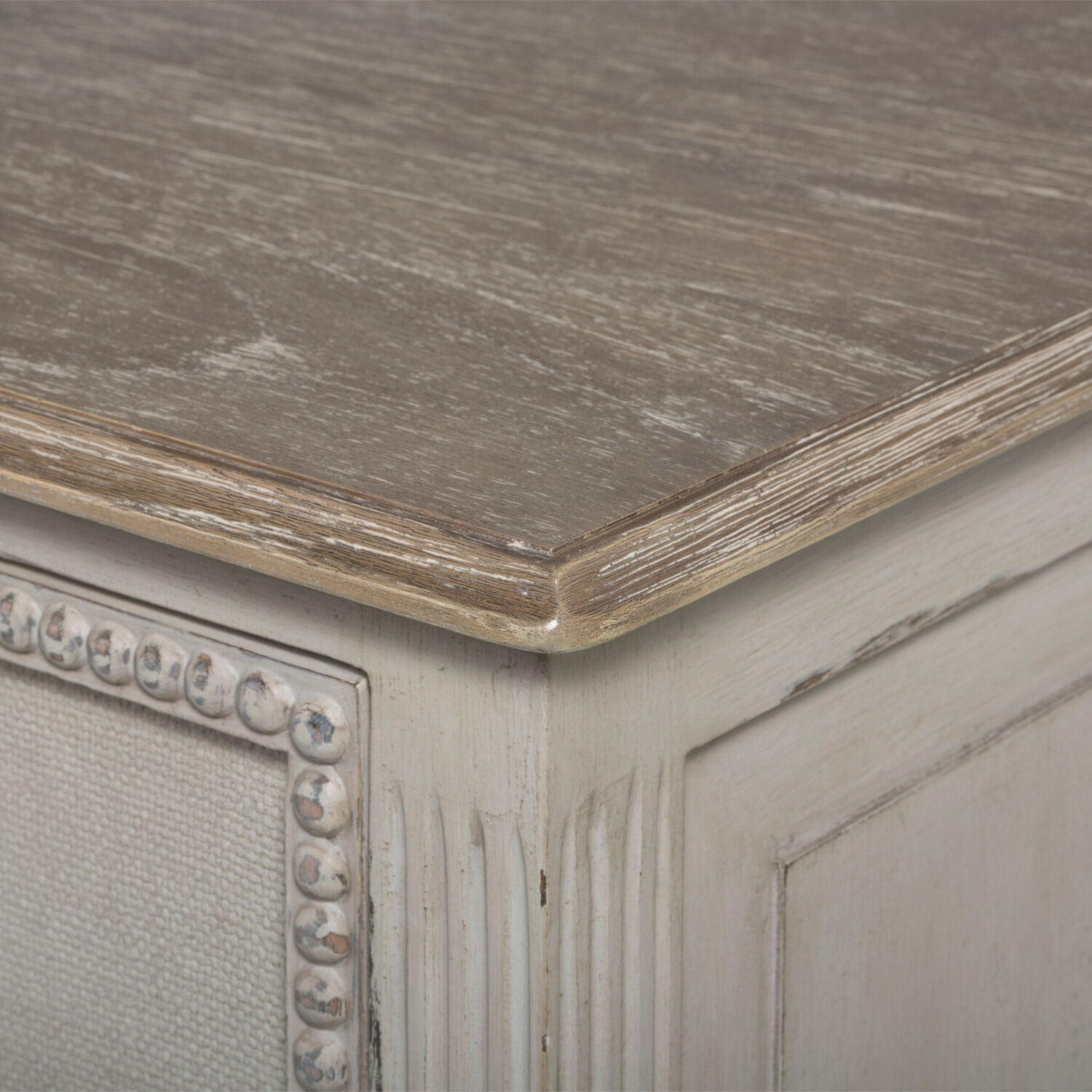 Caroline Classic Antique White / Feather Grey Chest