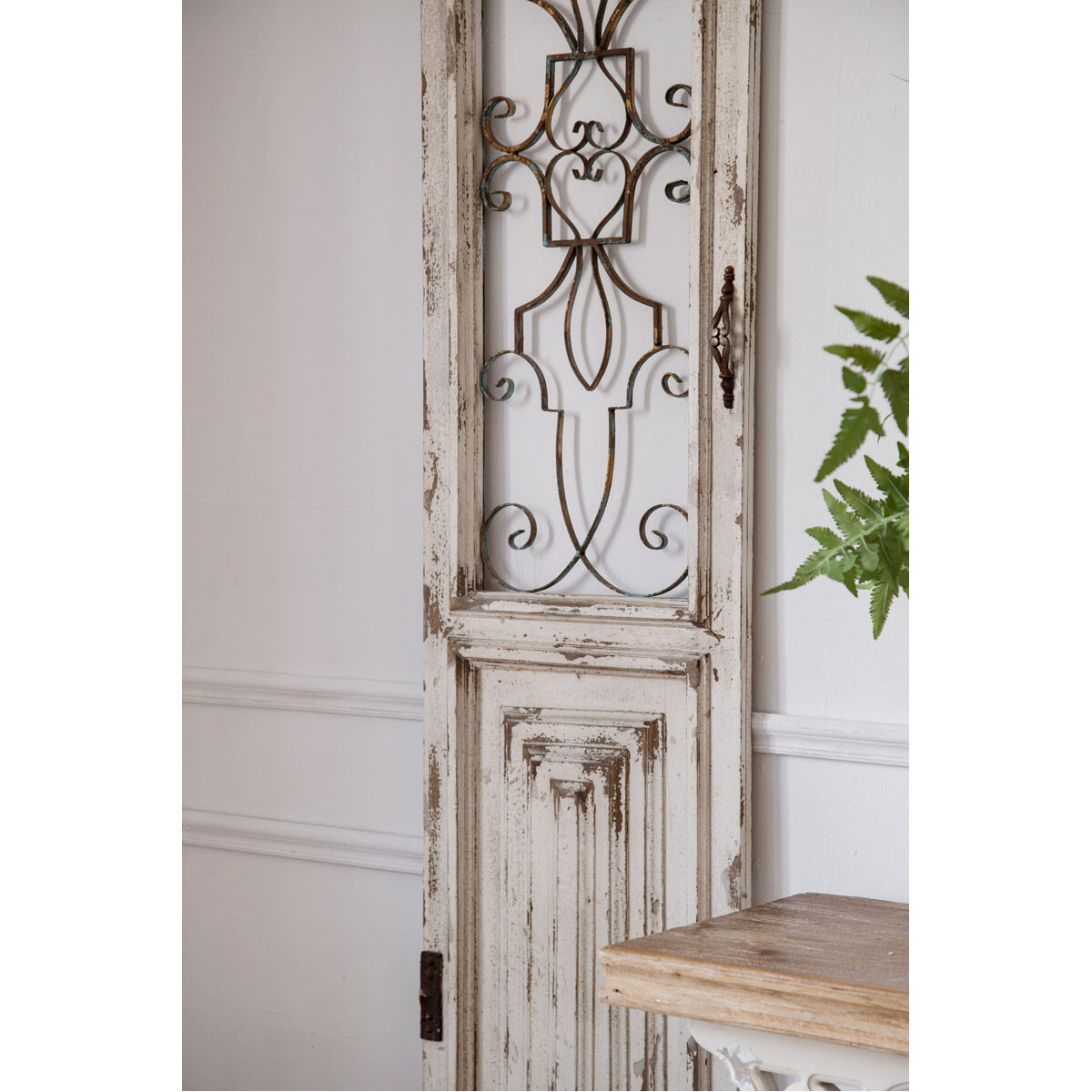 Chalet Distressed White Wall Décor