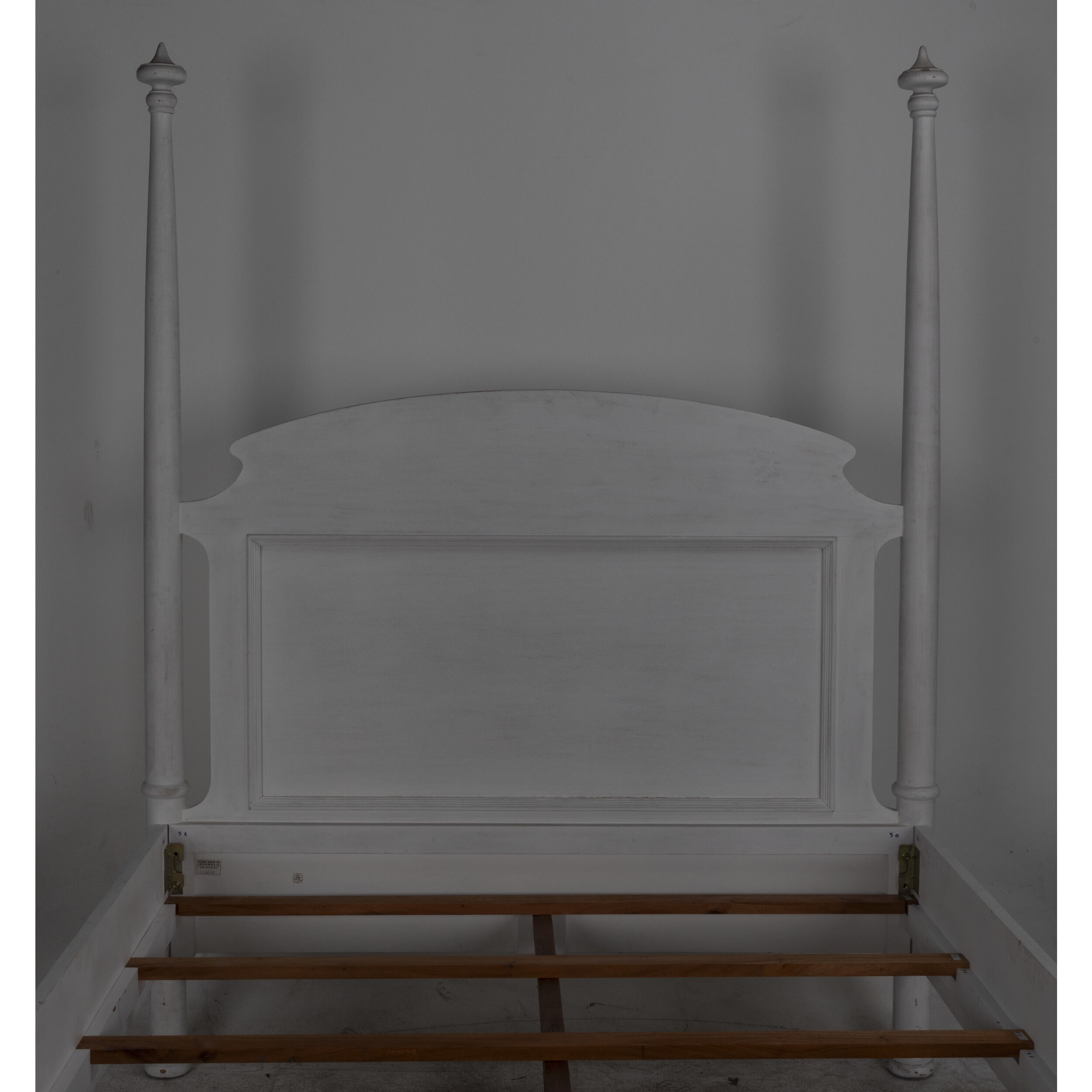 Bachelor White Wash Bed, Queen