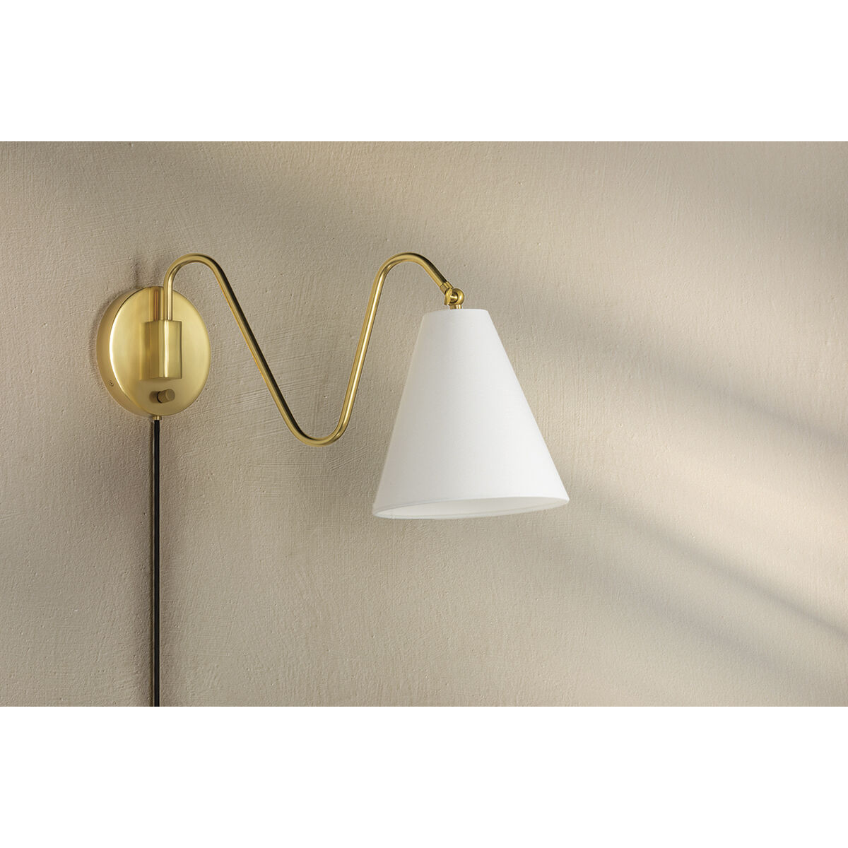 Onda 1 Light Aged Brass Plug-In Sconce Wall Light