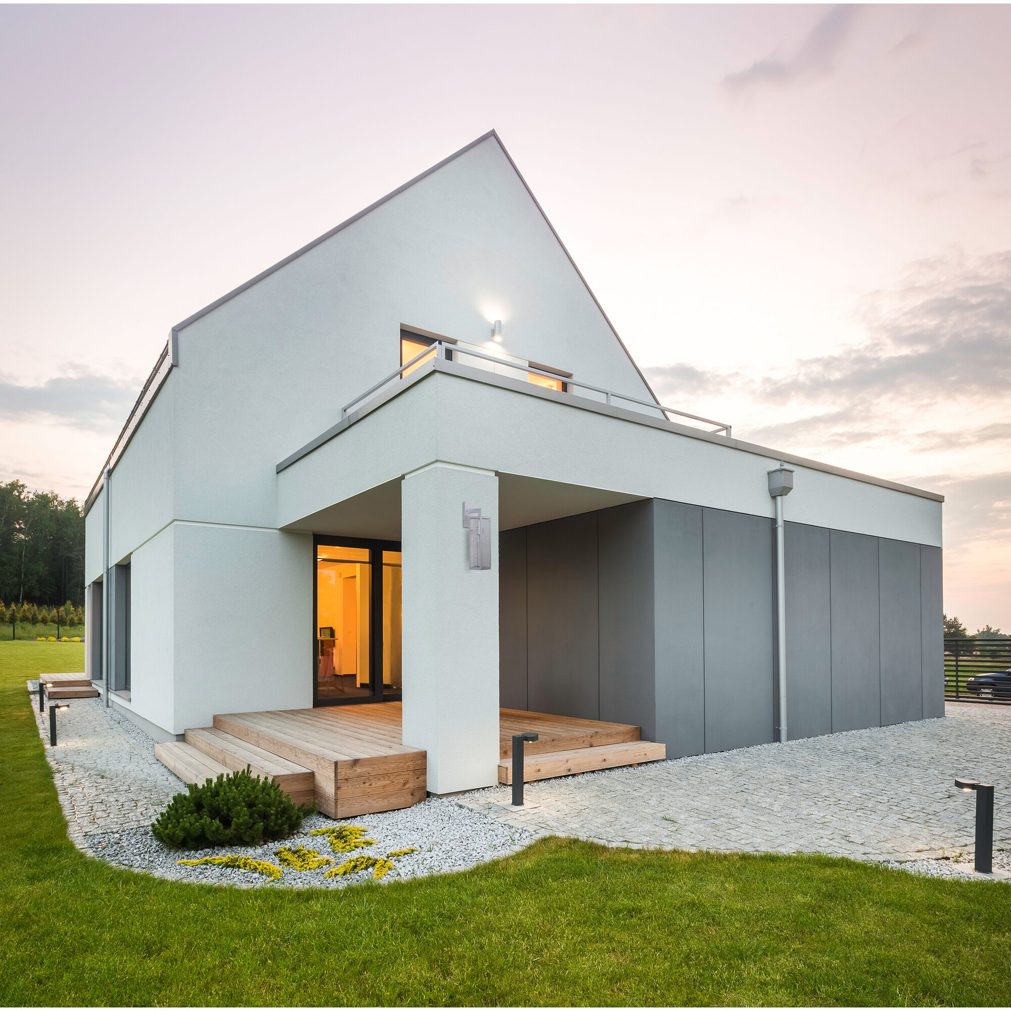 Deka Outdoor Wall Mount in Chromite, Small