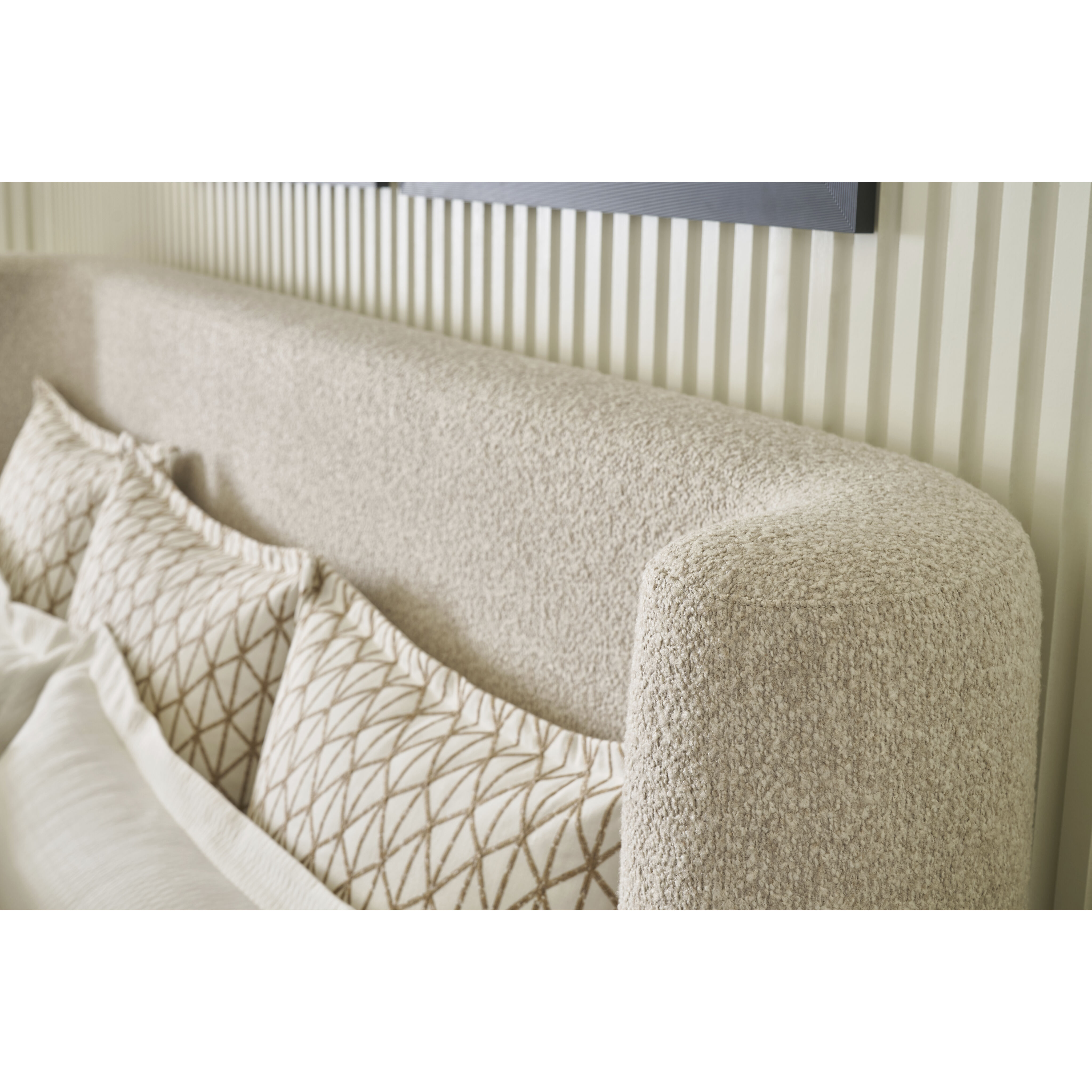 Maxwell Obsidian US Queen Bed, Wooden, Upholstered