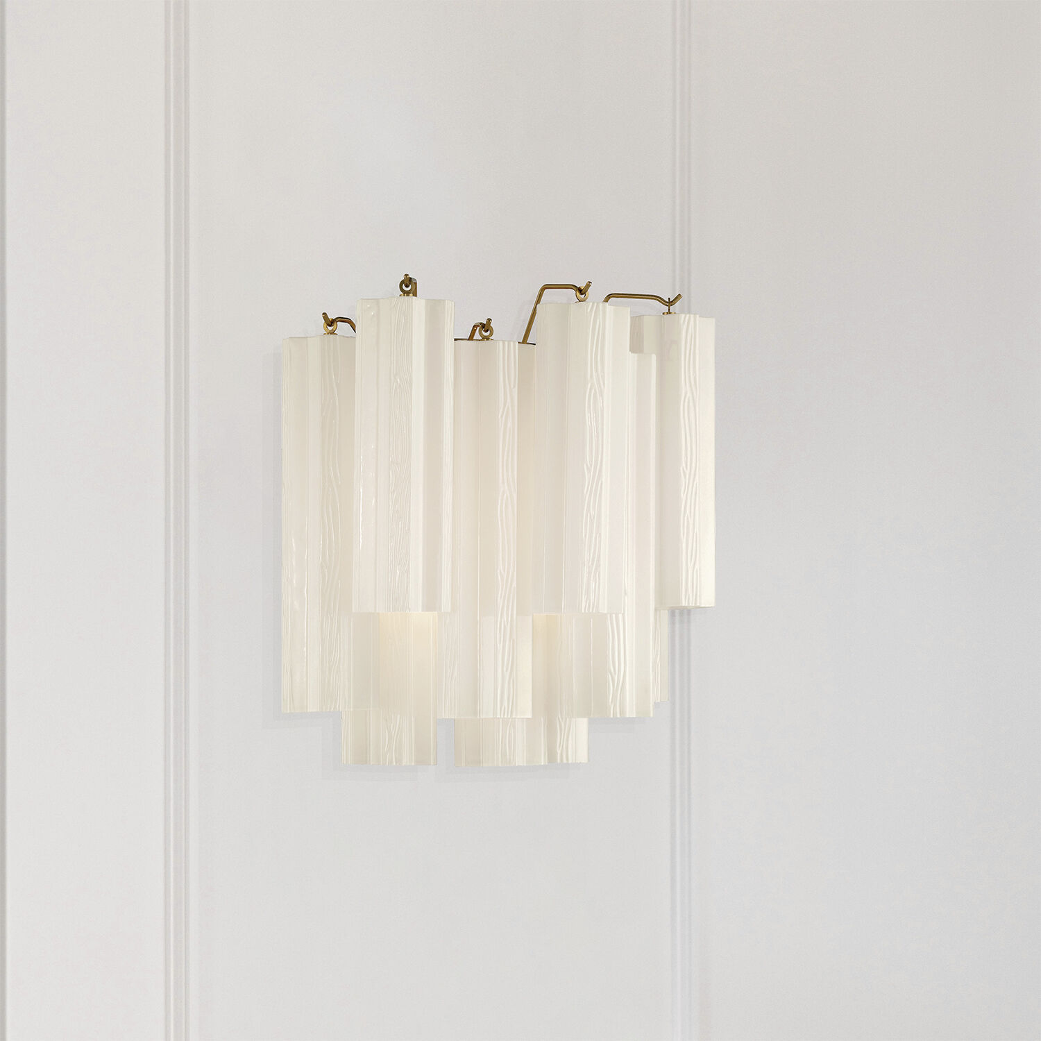 Addis Bath Wall Light in Tronchi Glass White