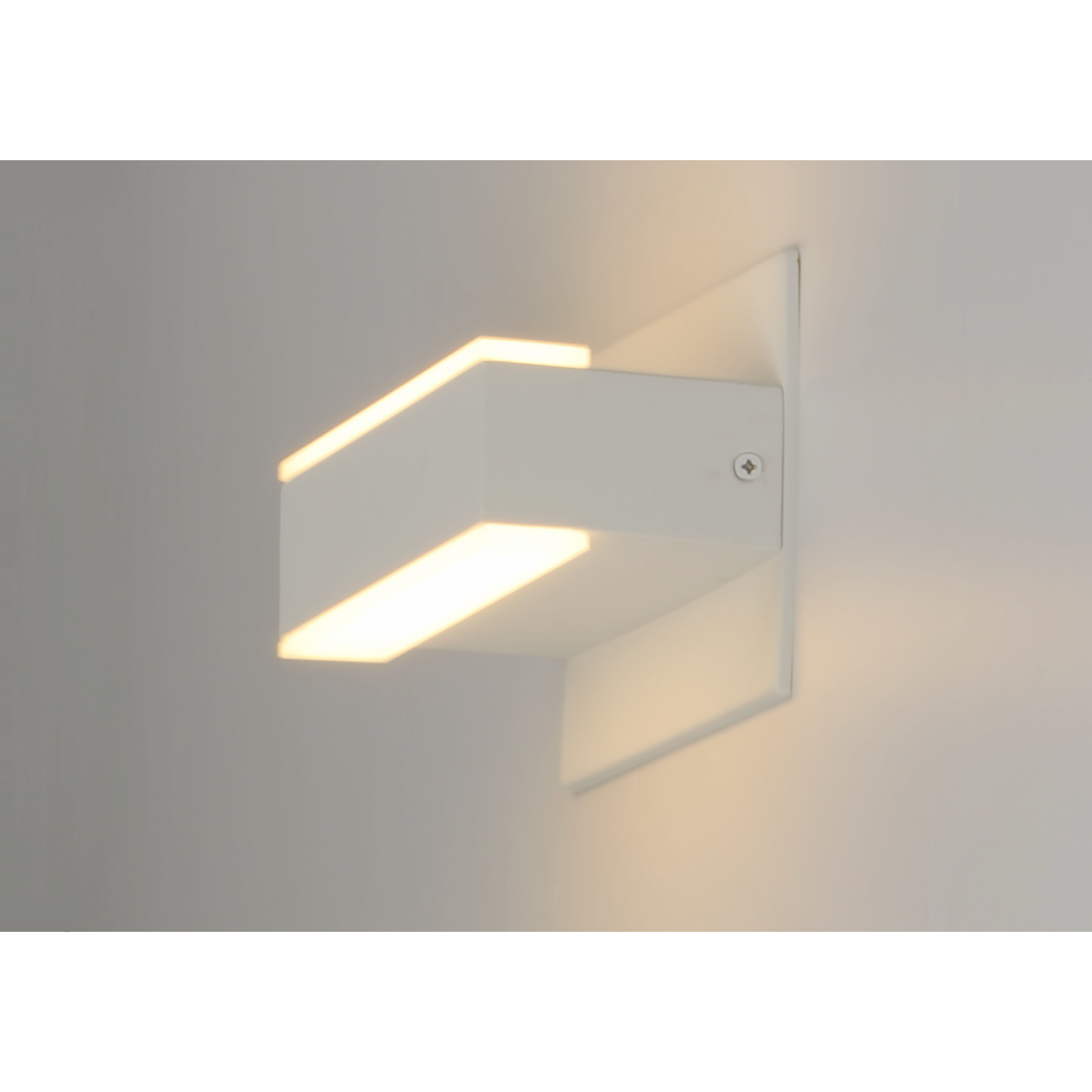 Omni LED 7.25 inch White Bath Vanity Light Wall Light