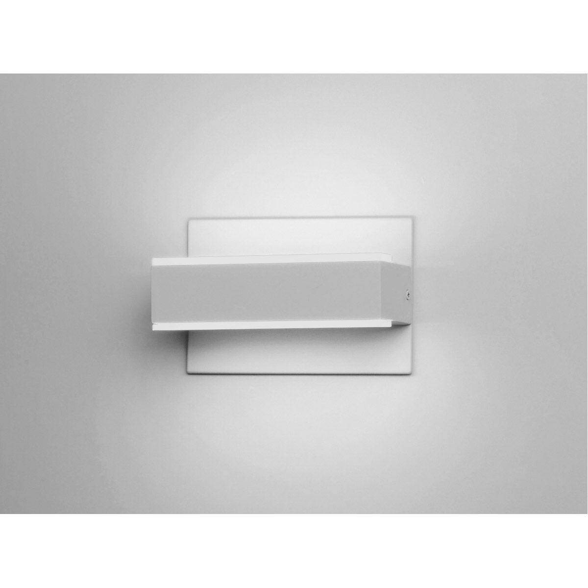 Omni LED 7.25 inch White Bath Vanity Light Wall Light