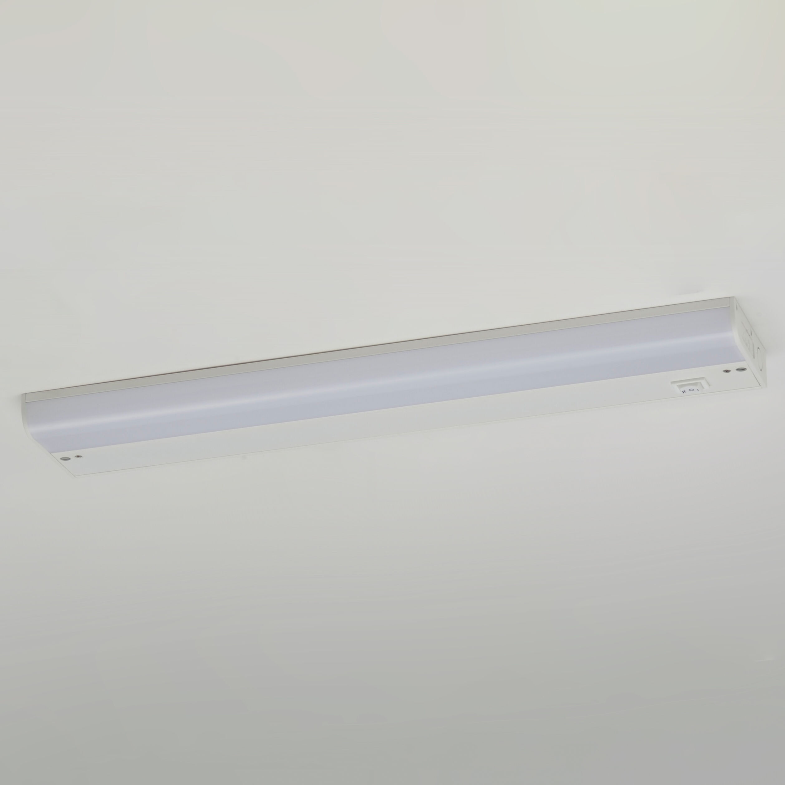 CounterMax MX-L-120-1K 120 LED 18 inch White Under Cabinet