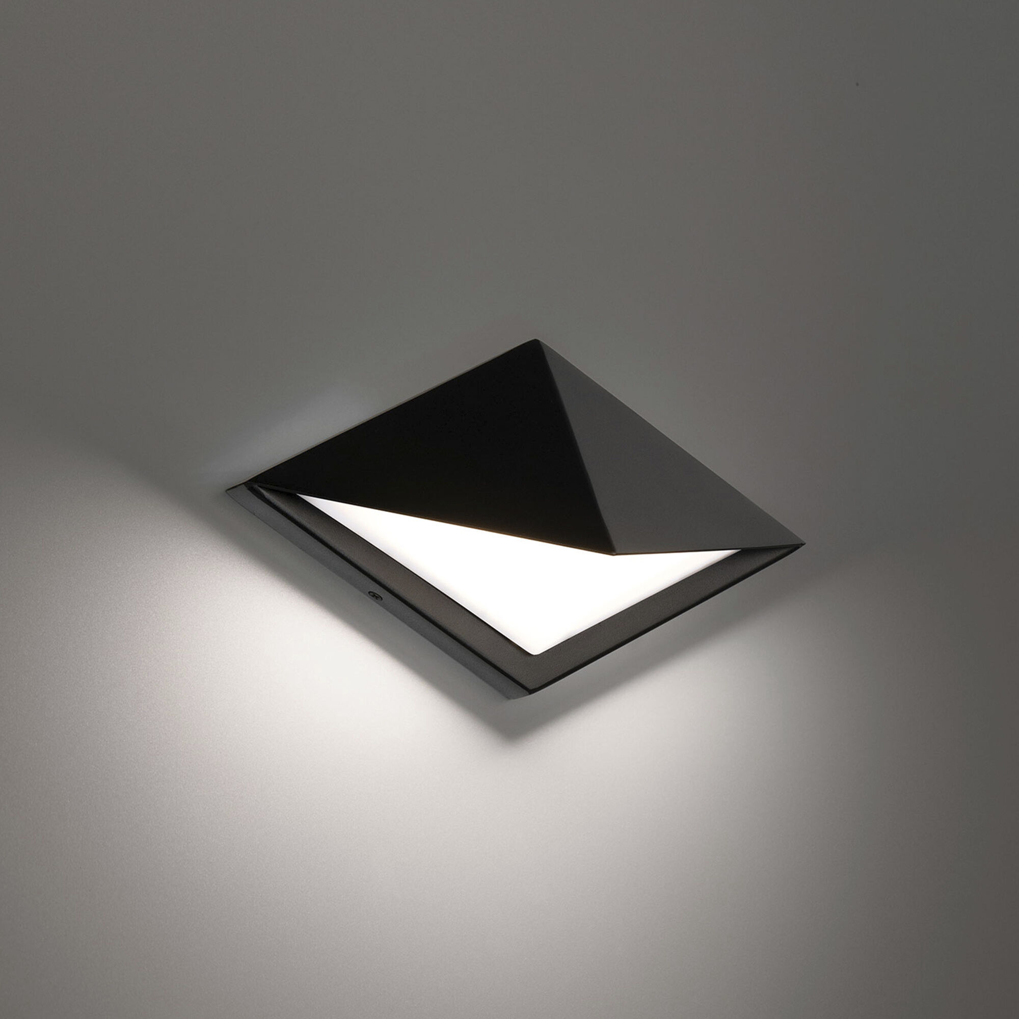 Pique LED 7 inch Black Outdoor Wall Light in 3500K, dweLED