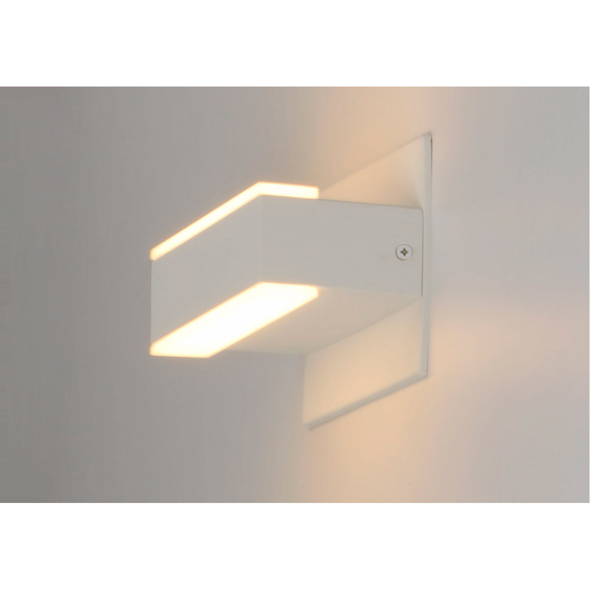 Omni LED 7.25 inch White Bath Vanity Light Wall Light