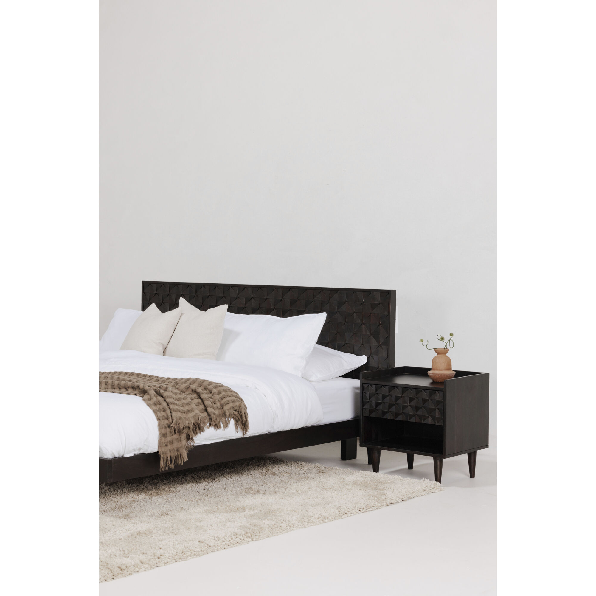 Pablo Black Bed, Queen