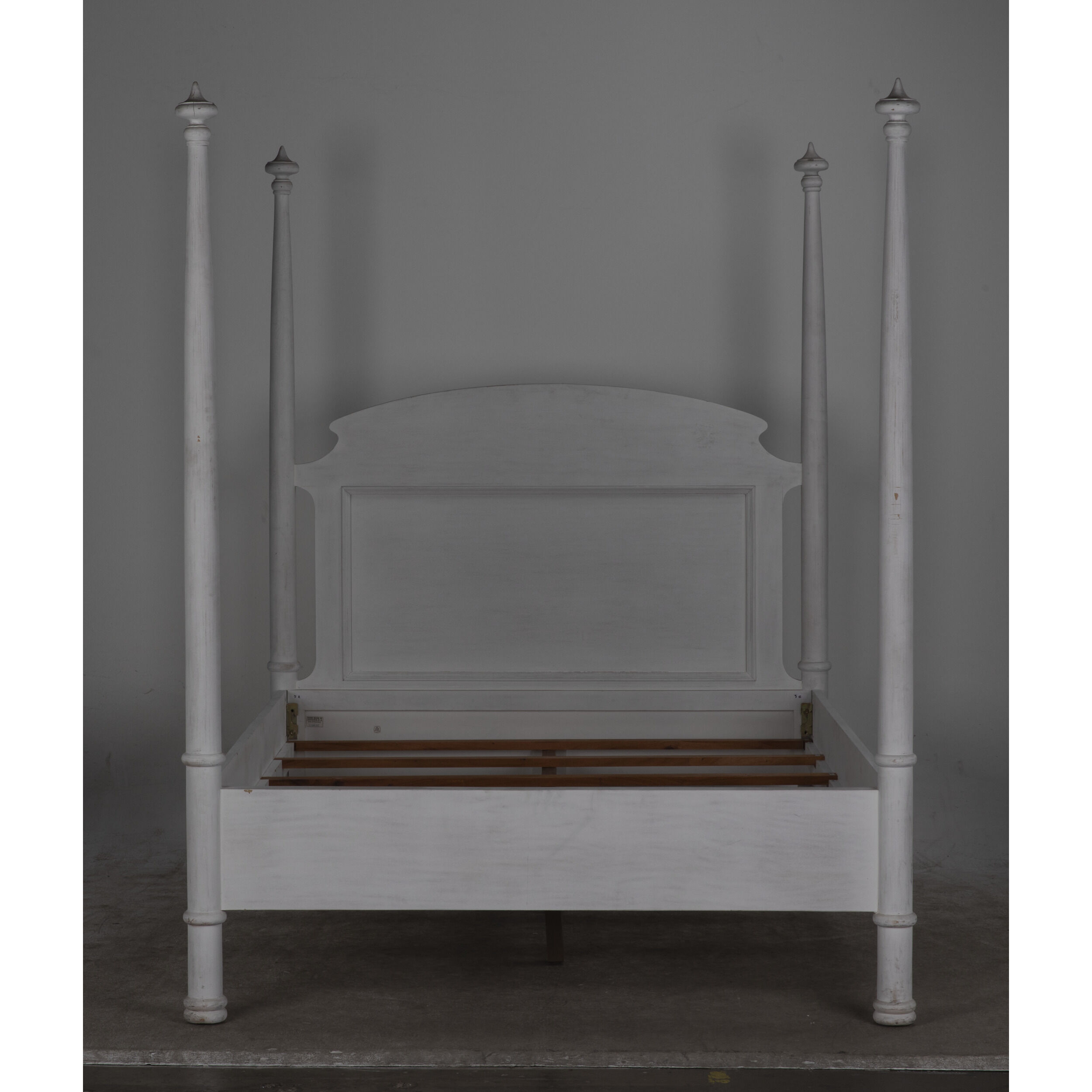 Bachelor White Wash Bed, Queen